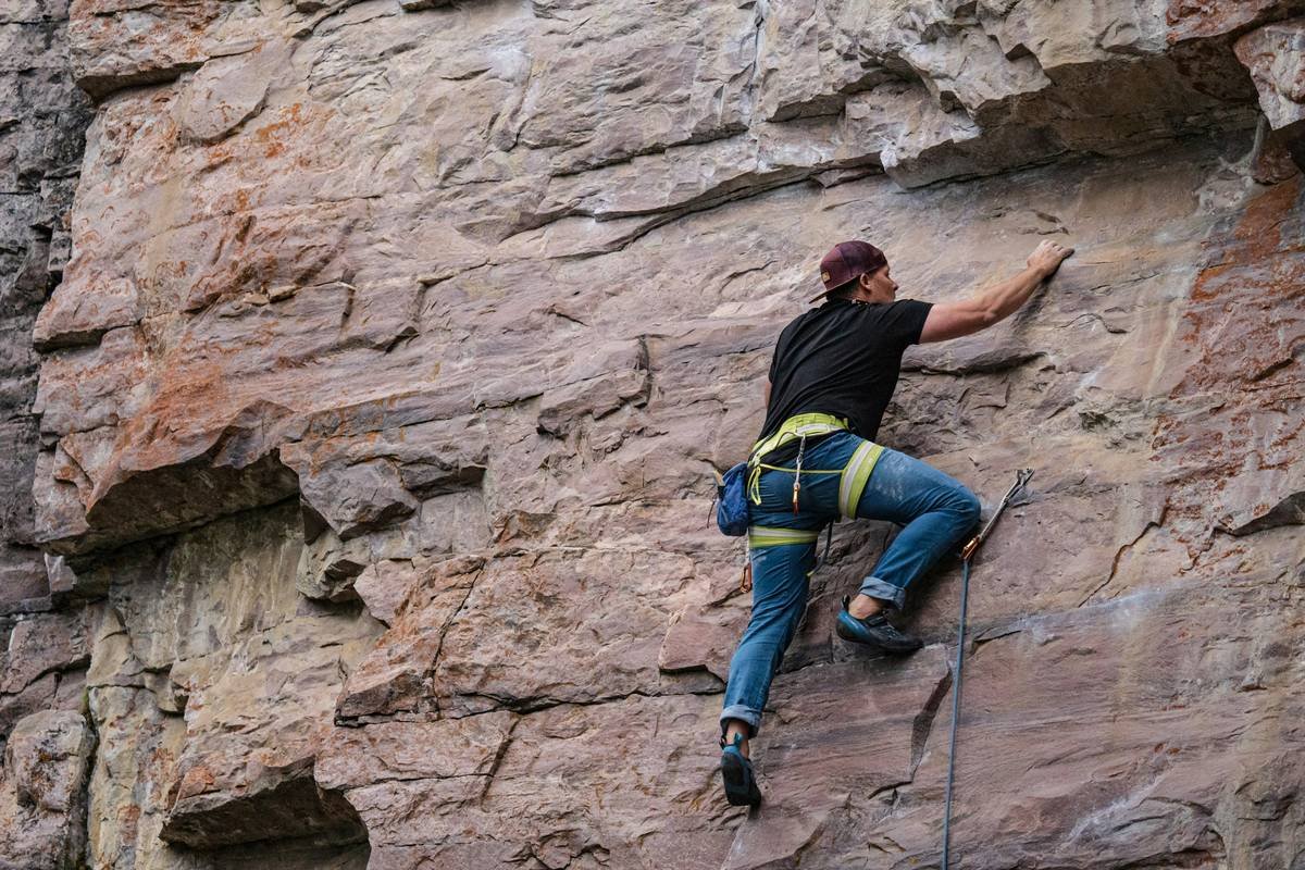 Climbing Gloves for Hand Posture: The Ultimate Guide to Protecting Your Hands While Scaling New Heights