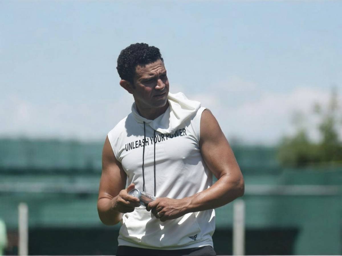 Infographic showing common challenges in traditional weight loss methods