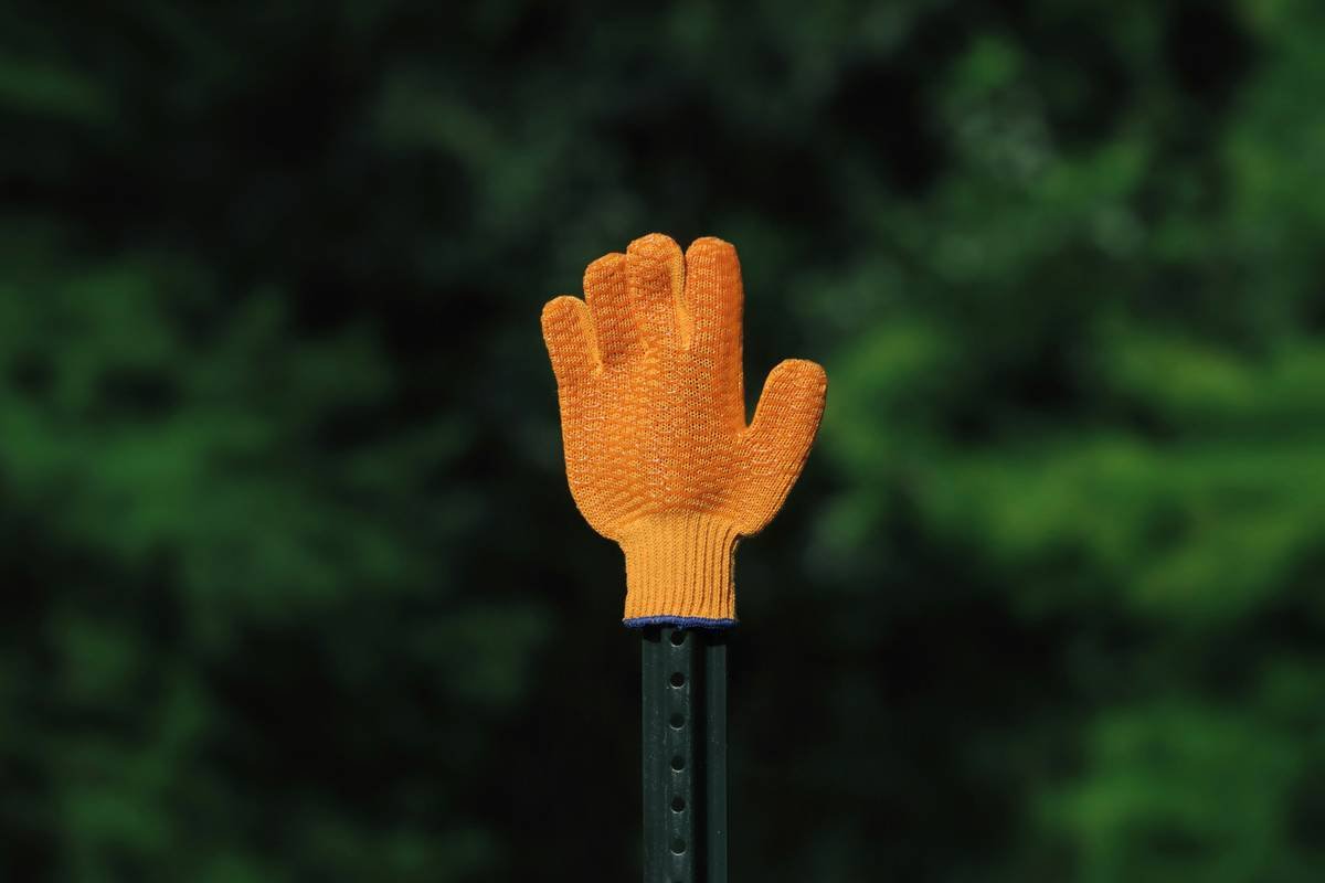 Why Climbing Gloves for Hand Safety Are Non-Negotiable for Your Next Climb
