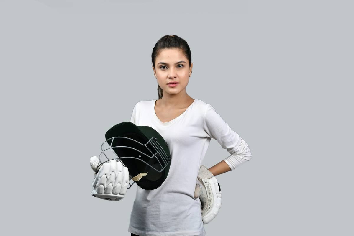 Infographic showing correlation between grip strength and longevity, with data from NIH and Mayo Clinic