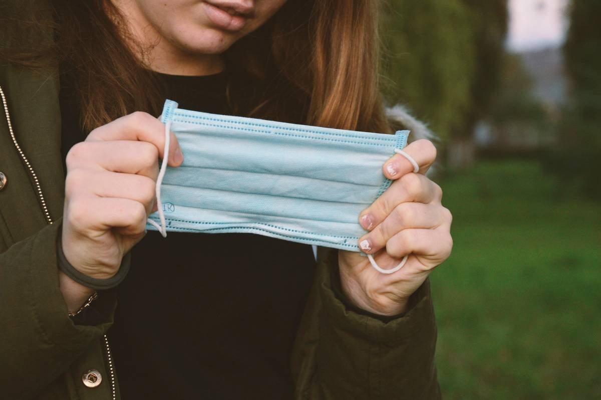 Infographic showing that 68% of recreational climbers experience hand pain affecting daily life, with icons for sleep, typing, and gripping objects